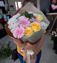 Букет цветов из:  Герберы, Розы и Хризантемы в Крымске